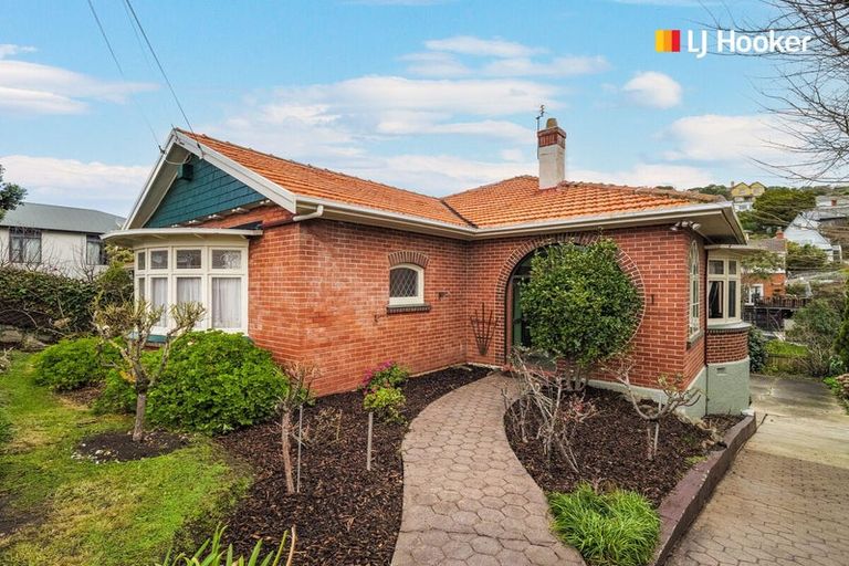 Photo of property in 24 Cliffs Road, Saint Clair, Dunedin, 9012