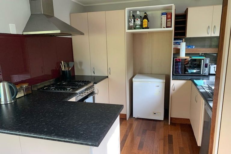 Photo of property in 6 Nielsen Place, Massey, Auckland, 0614