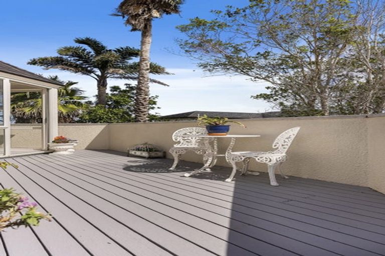 Photo of property in 2/15 Bradbury Road, Botany Downs, Auckland, 2010