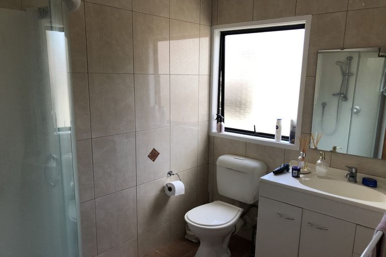 Photo of property in 73 Santiago Crescent, Unsworth Heights, Auckland, 0632