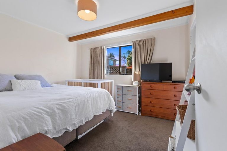 Photo of property in 29 Tirimoana Road, Te Atatu South, Auckland, 0602