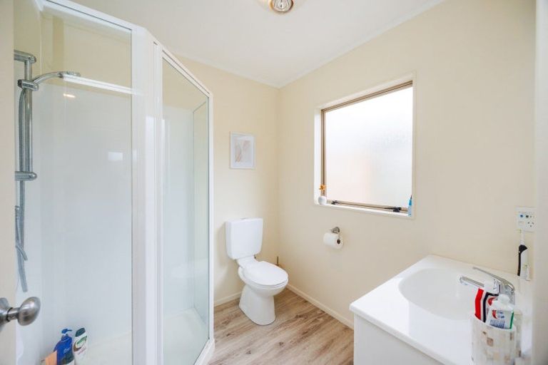 Photo of property in 19 Rothesay Place, Highbury, Palmerston North, 4412