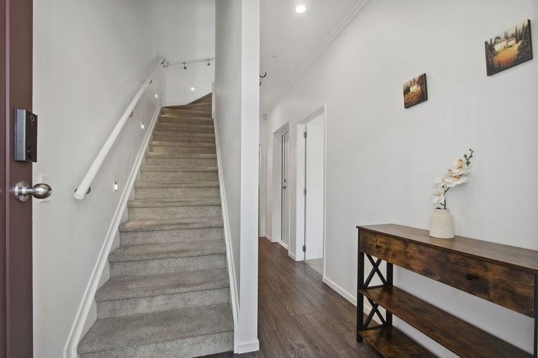 Photo of property in 27 Marine Parade, Hobsonville, Auckland, 0616