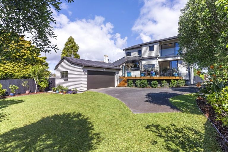 Photo of property in 2/9 Folkestone Street, Murrays Bay, Auckland, 0630