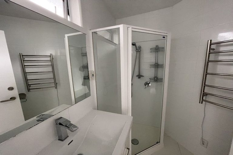 Photo of property in 16 River Road, Te Atatu Peninsula, Auckland, 0610