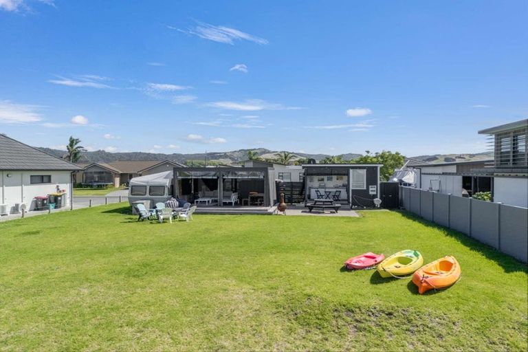 Photo of property in 14 Mermaid Place, Whitianga, 3510