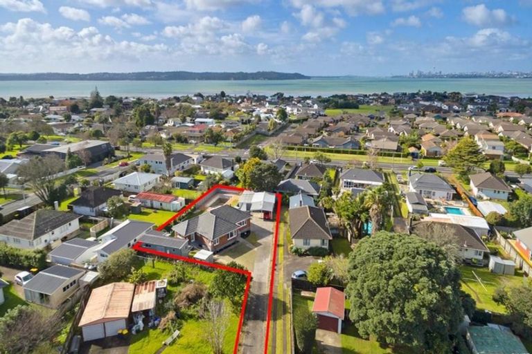 Photo of property in 31 London Street, Te Atatu Peninsula, Auckland, 0610