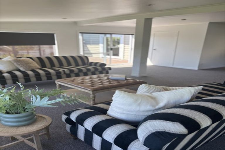 Photo of property in 10 Wallace Road, Waipukurau, 4200