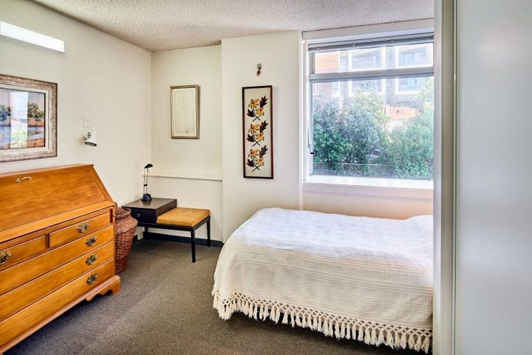 Photo of property in Jerningham Apartments, 20 Oriental Terrace, Oriental Bay, Wellington, 6011