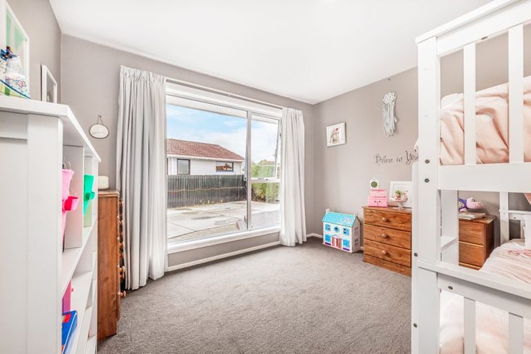 Photo of property in 20 Inwoods Road, Parklands, Christchurch, 8083