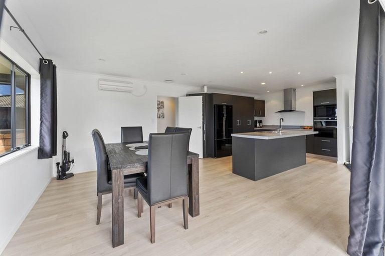 Photo of property in 30 Montague Grove, Stratford, 4332