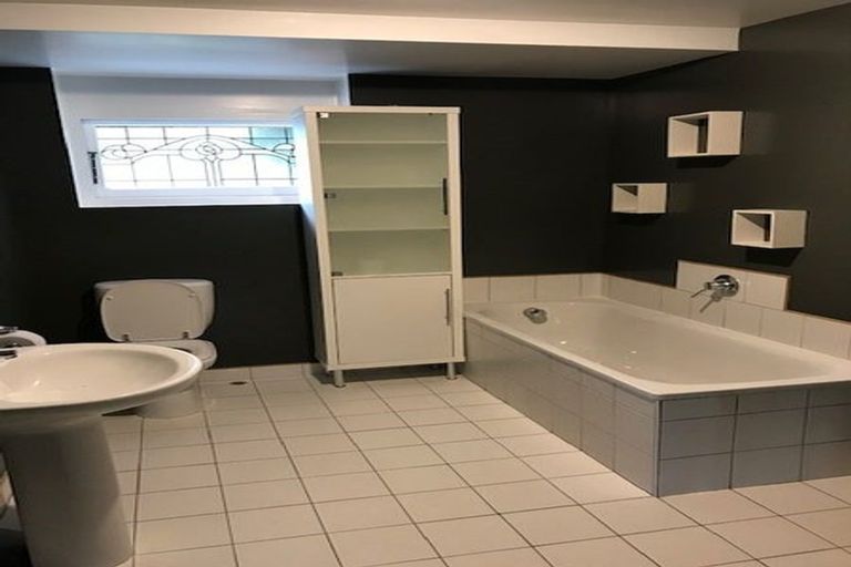 Photo of property in 11 Highbury Crescent, Highbury, Wellington, 6012