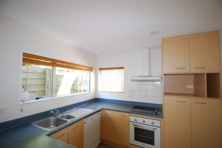 Photo of property in 8/138 Queens Drive, Lyall Bay, Wellington, 6022