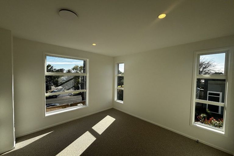 Photo of property in 4/4 Cracroft Street, Welbourn, New Plymouth, 4310