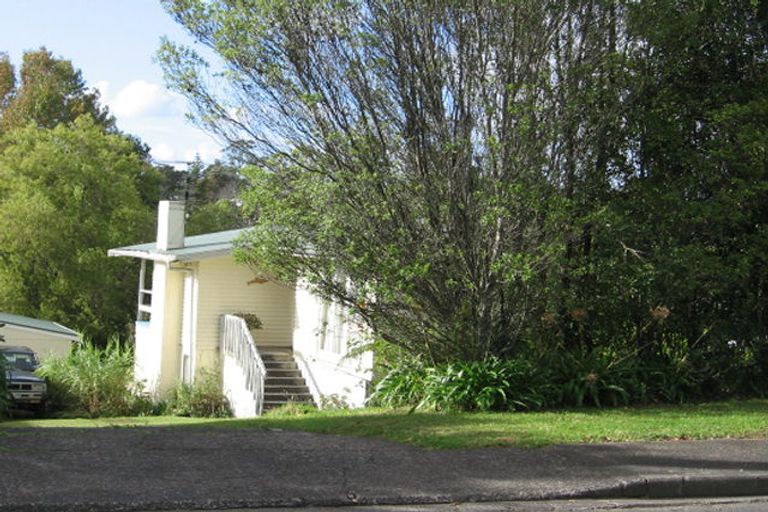 Photo of property in 54 Renata Crescent, Te Atatu Peninsula, Auckland, 0610