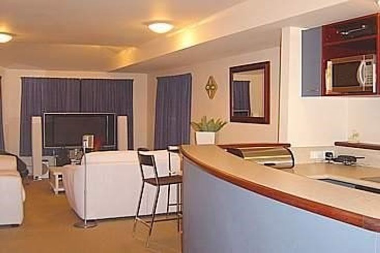 Photo of property in Luxford Villas, 302/72u Herald Street, Berhampore, Wellington, 6023