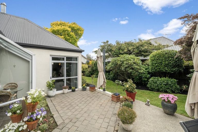 Photo of property in 33 Glenburn Place, Avonhead, Christchurch, 8042