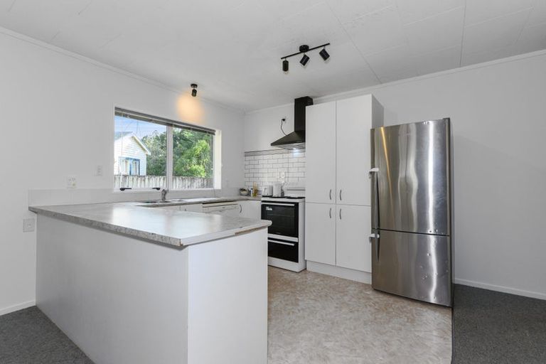 Photo of property in 2 Paramu Avenue, Birkdale, Auckland, 0626