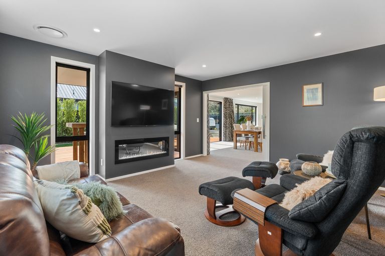 Photo of property in 211 Wingatui Road, Mosgiel, 9024