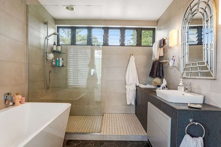 Photo of property in 6 Endeavour Place, Cooks Beach, Whitianga, 3591