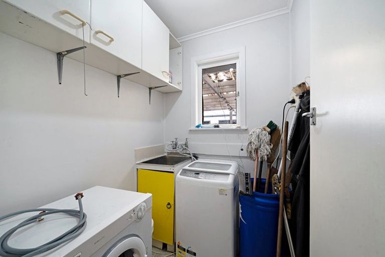 Photo of property in 27 Kohekohe Street, New Lynn, Auckland, 0600