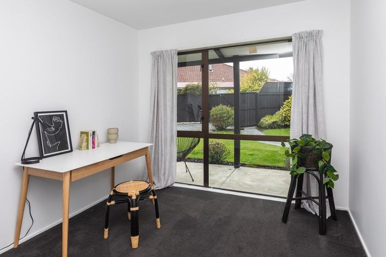 Photo of property in 2/48 Mcfaddens Road, St Albans, Christchurch, 8052