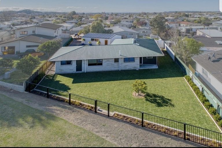 Photo of property in 9 Gilmour Place, Taradale, Napier, 4112