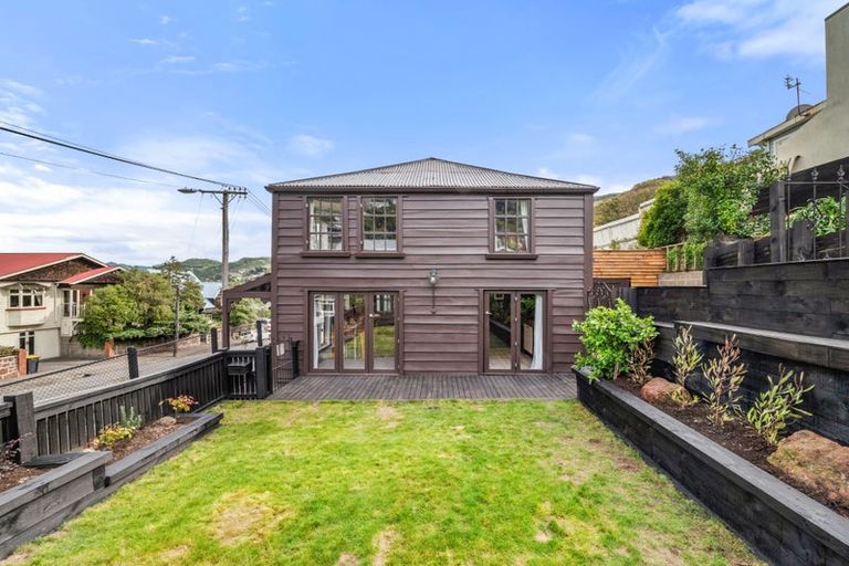 Photo of property in 2a Ripon Street, Lyttelton, 8082