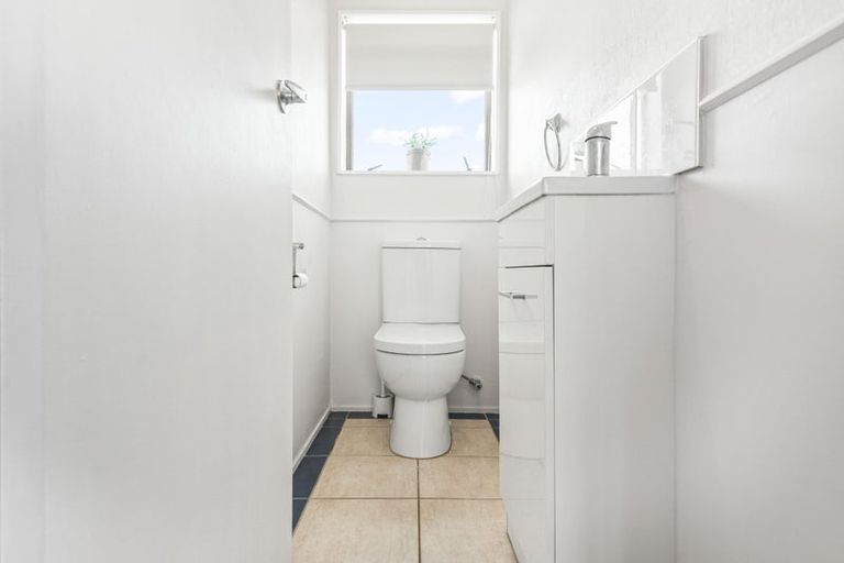 Photo of property in 1/170 Stapleford Crescent, Browns Bay, Auckland, 0630