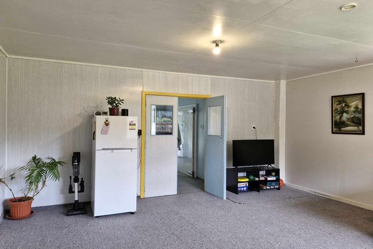 Photo of property in 5a Burgess Hill Road, Burgess Park, New Plymouth, 4371