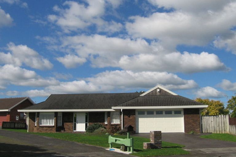 Photo of property in 17 Camden Place, Papatoetoe, Auckland, 2025