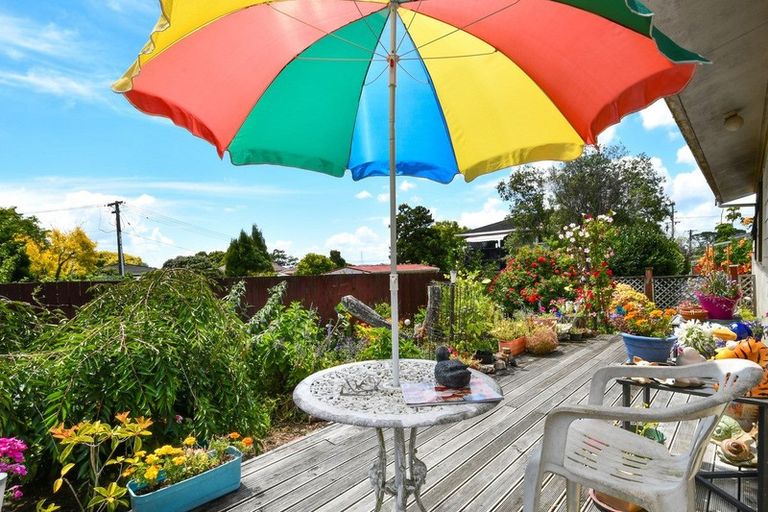 Photo of property in 94 Roberts Road, Te Atatu South, Auckland, 0610