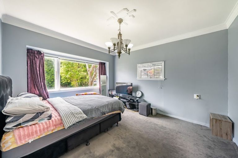 Photo of property in 22 Saint Ronans Avenue, Waterloo, Lower Hutt, 5011