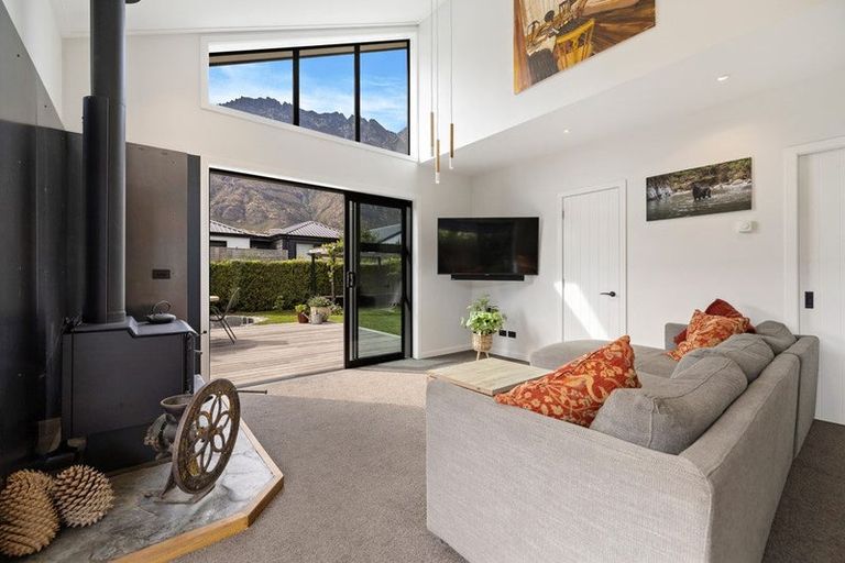 Photo of property in 6 Shepherd Road, Jacks Point, Queenstown, 9371