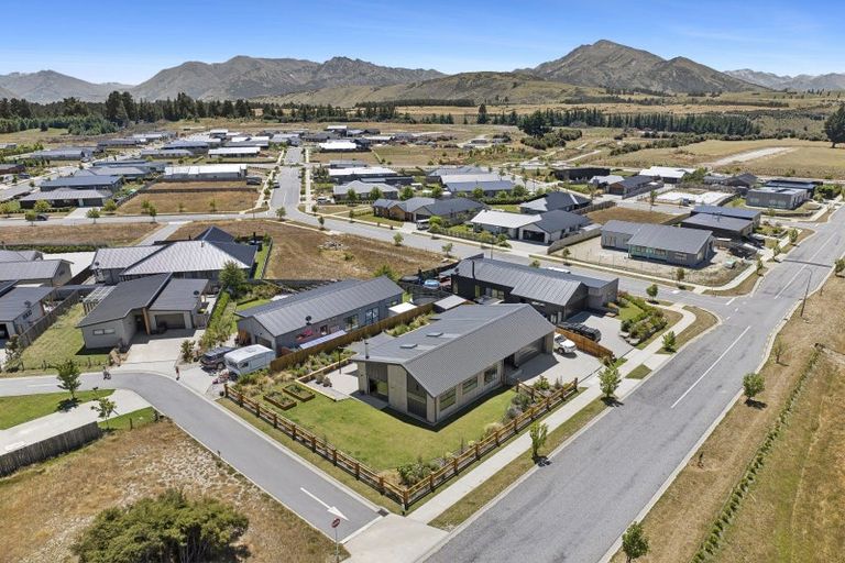 Photo of property in 14 Pounamu Avenue, Albert Town, Wanaka, 9305