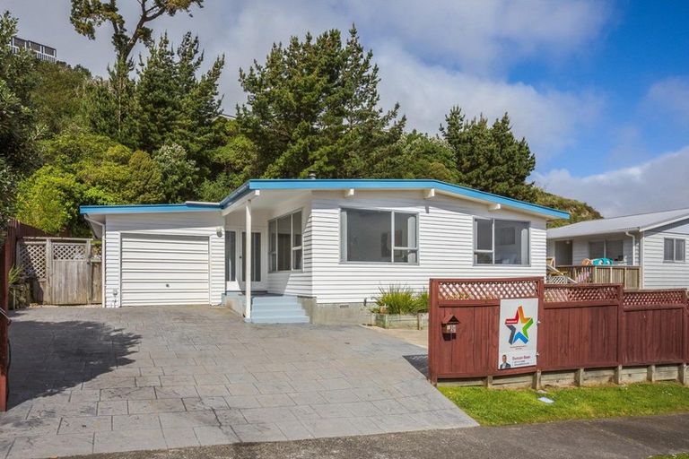 Photo of property in 10 Findhorn Place, Papakowhai, Porirua, 5024