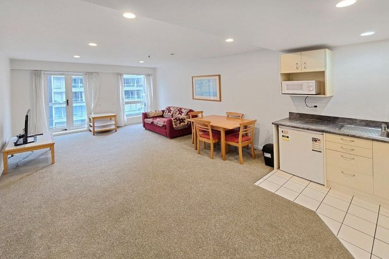 Photo of property in Terrace Heights Apartments, 6b/163 The Terrace, Wellington Central, Wellington, 6011