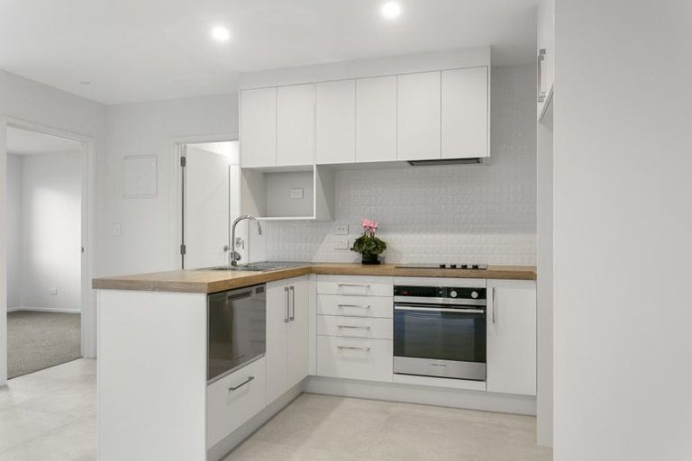 Photo of property in 5 Maraeariki Avenue, Orewa, 0931