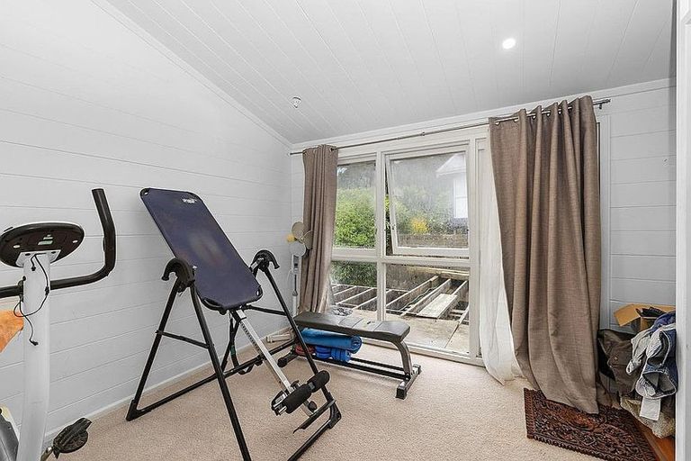 Photo of property in 55 Rimutaka Place, Titirangi, Auckland, 0604