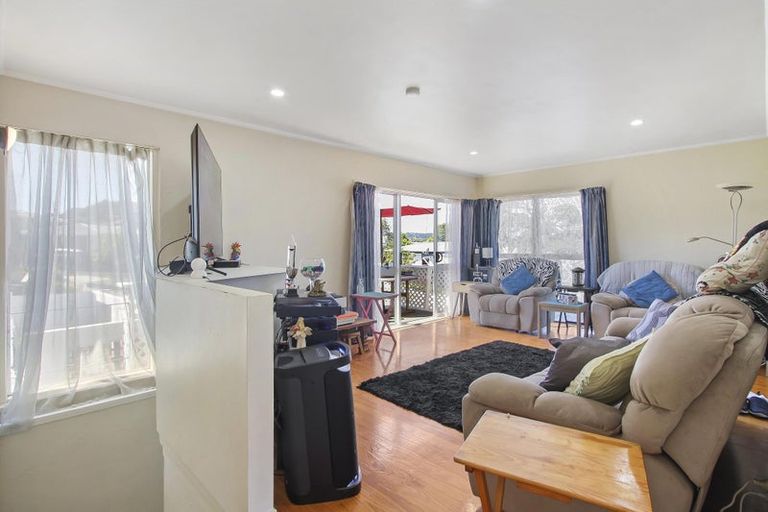 Photo of property in 10 Valencia Place, Manurewa, Auckland, 2102