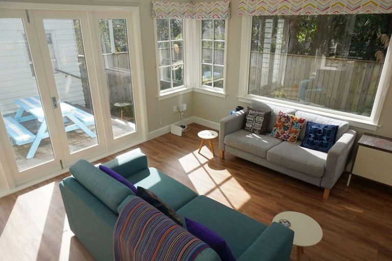 Photo of property in 8 Waikare Street, Karori, Wellington, 6012