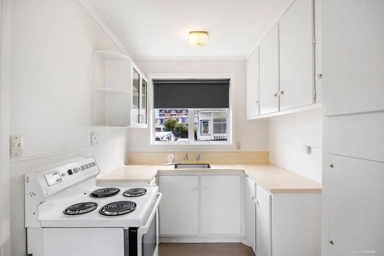 Photo of property in 2/3172 Great North Road, New Lynn, Auckland, 0600