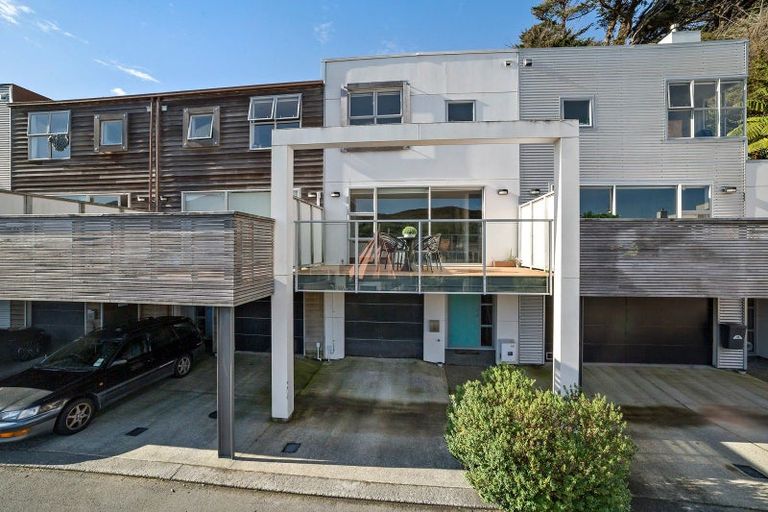 Photo of property in 18 Saddleback Grove, Karori, Wellington, 6012