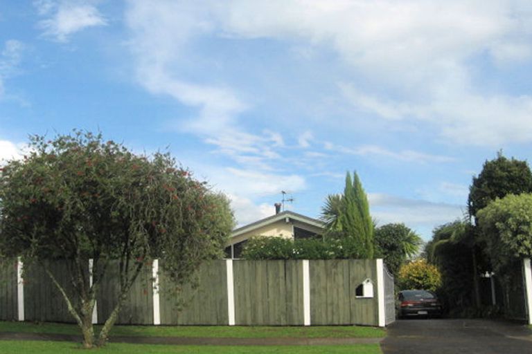 Photo of property in 113 Aviemore Drive, Highland Park, Auckland, 2010