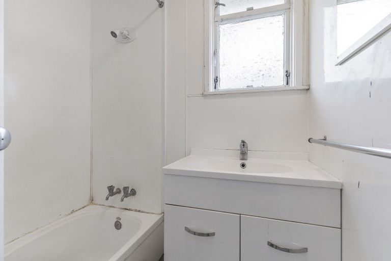 Photo of property in 10 Bland Place, Otara, Auckland, 2023