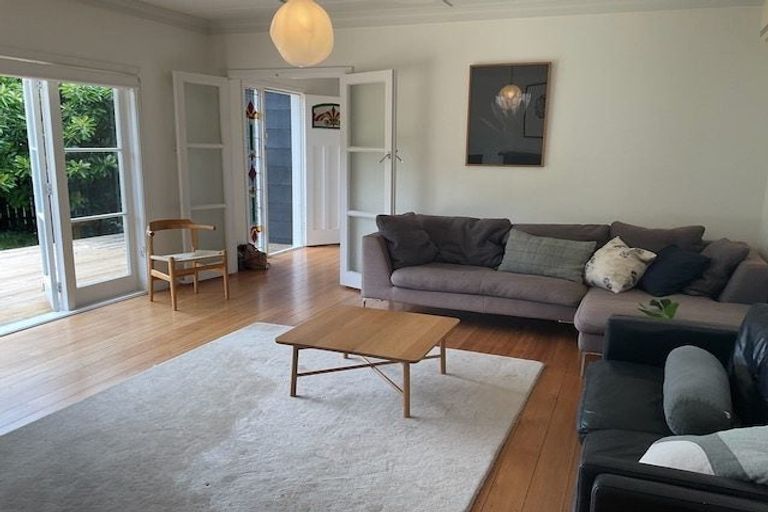 Photo of property in 18 Norman Road, Titirangi, Auckland, 0604