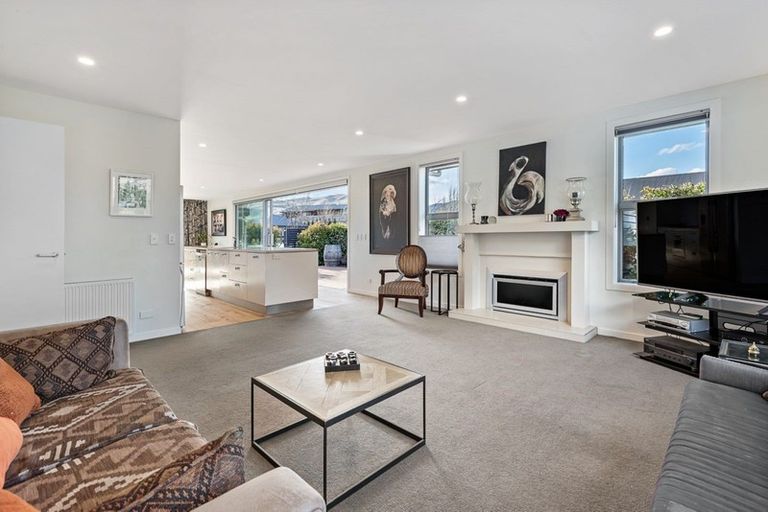 Photo of property in 2 Widgeon Place, Lake Hayes, Queenstown, 9304