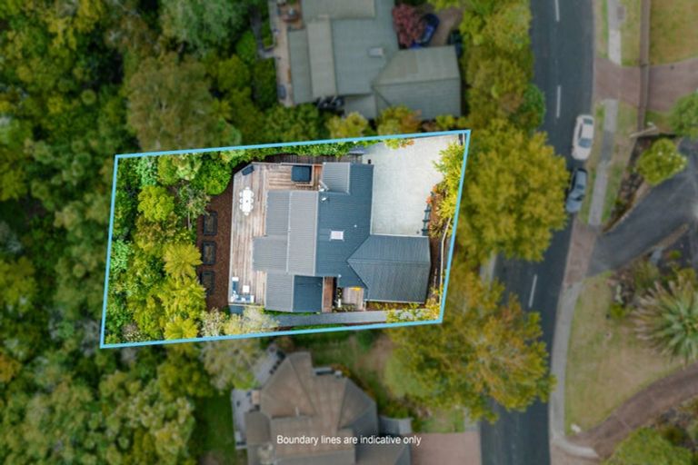 Photo of property in 22 Woodfern Crescent, Titirangi, Auckland, 0604