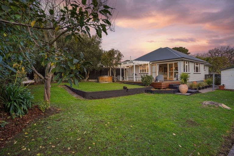 Photo of property in 5 Burnbrae Street, Saint Martins, Christchurch, 8022