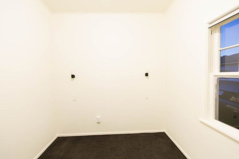 Photo of property in 38 Dr Taylor Terrace, Johnsonville, Wellington, 6037